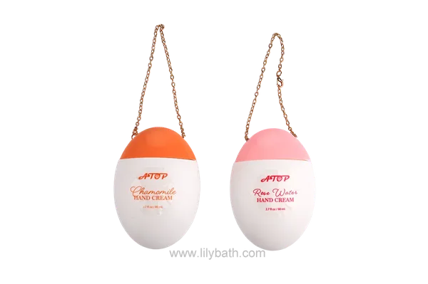 Handcrème met een gepersonaliseerd ovaal ontwerp en een lintje - Handcrème in verschillende reisformaten met stoffen lintje en metalen ketting. 1
